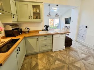 Kitchen- click for photo gallery